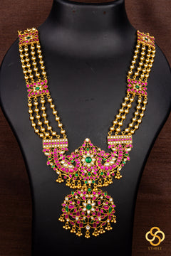 Makarakanthi pendant in four lines - Ruby red