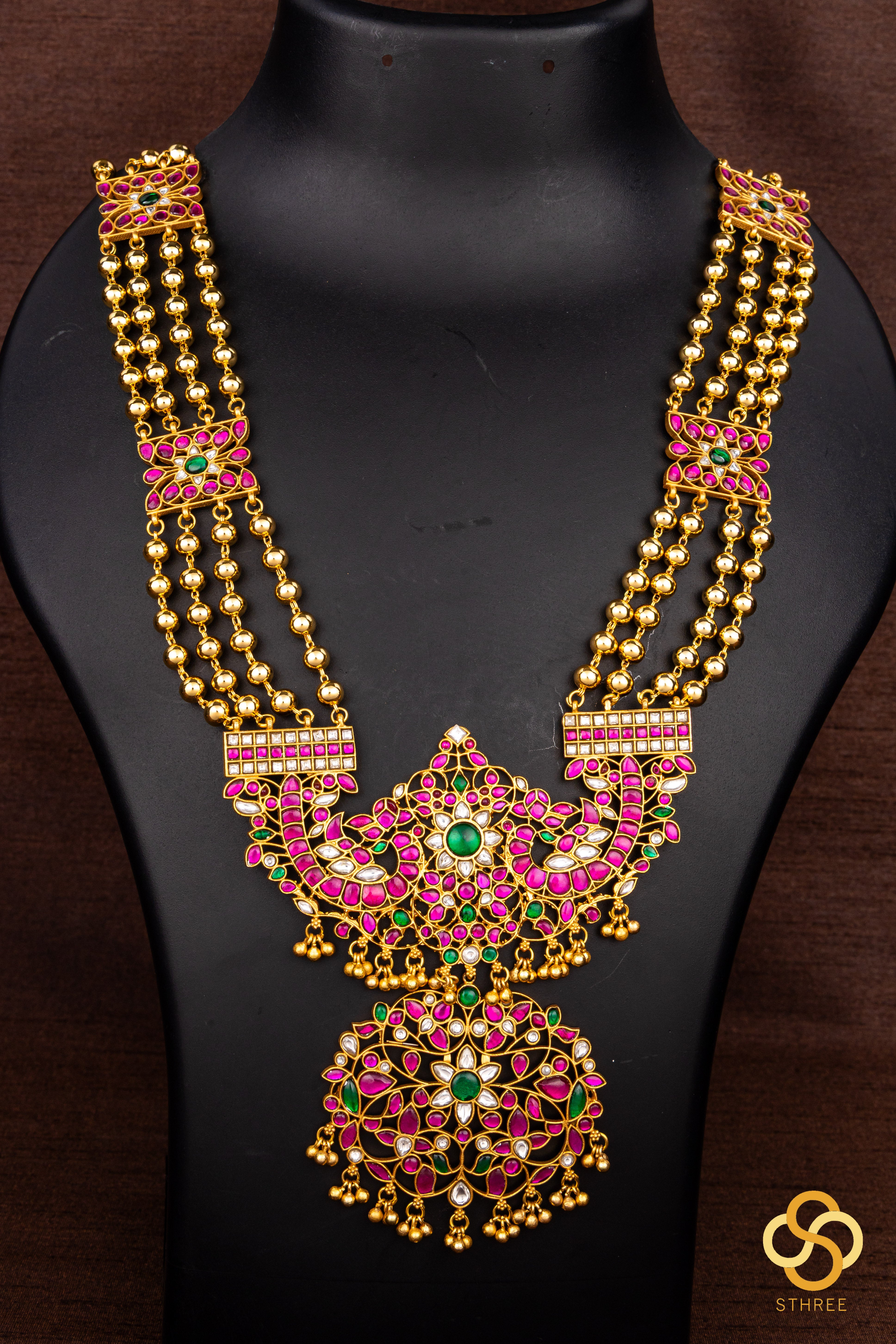 Makarakanthi pendant in four lines - Ruby red