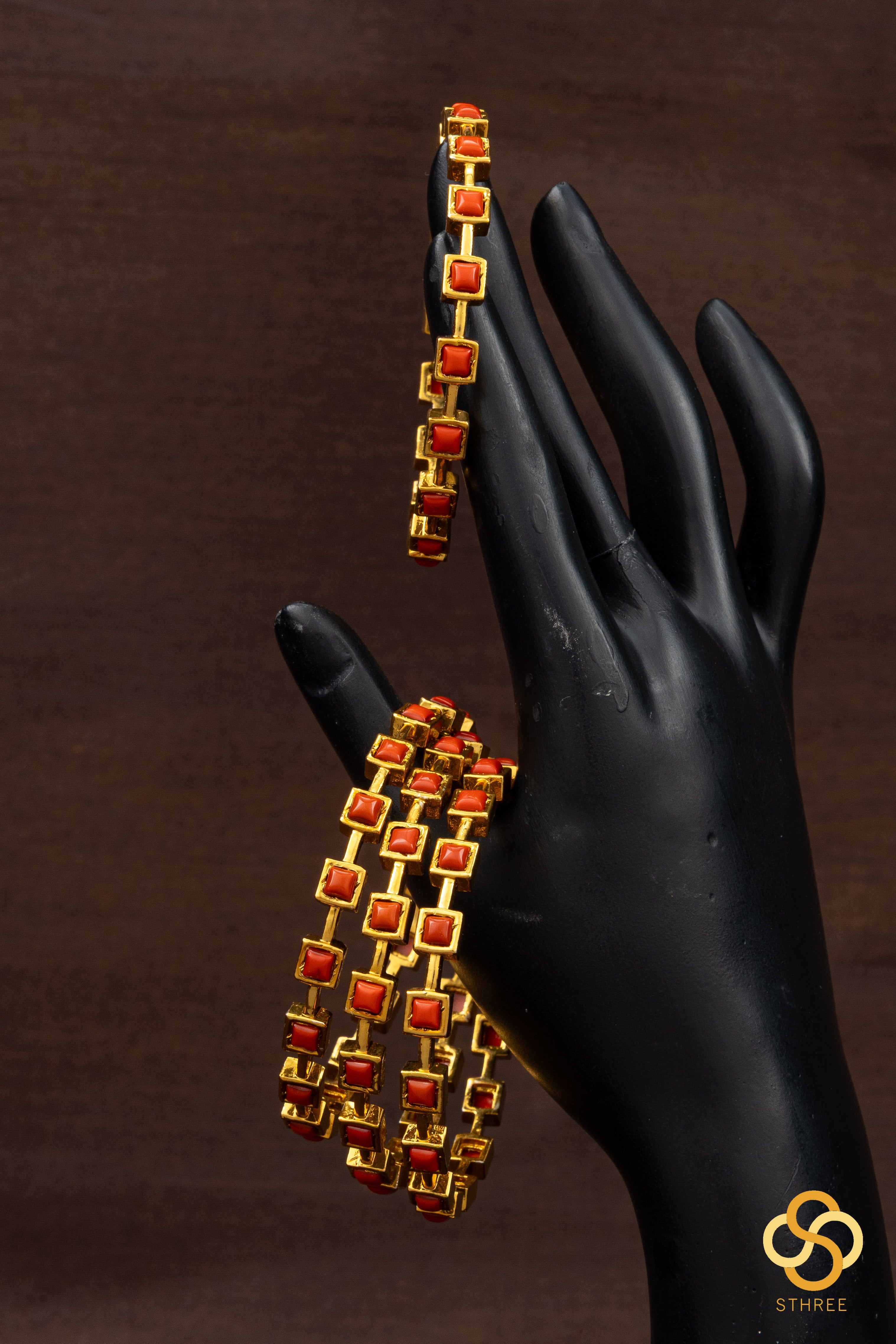 Coral with square pattern bangle - Set of 4