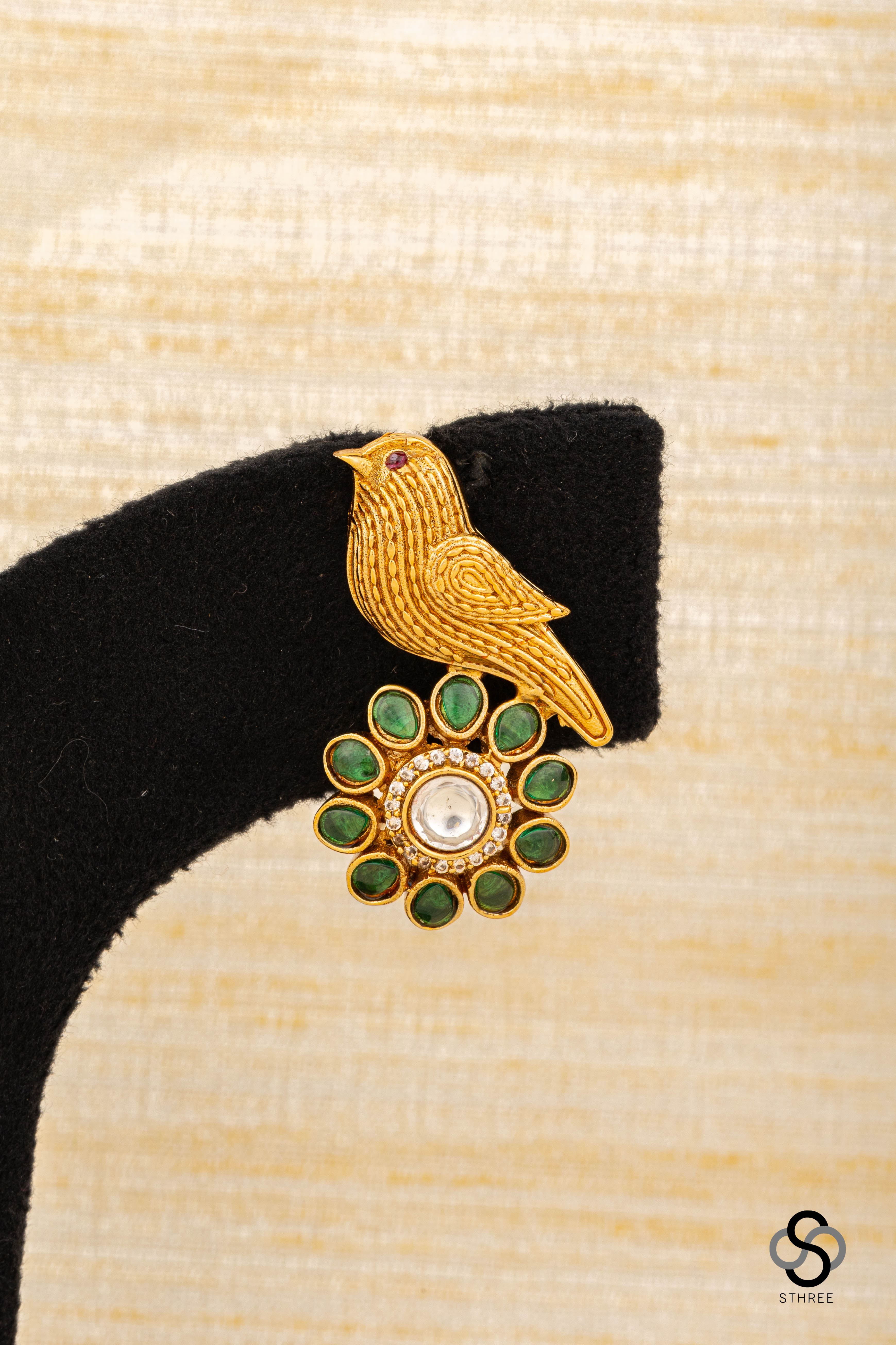 Sparrow earring - Emerald green