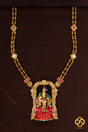Kamakshi pendant in rettai-vari chain - Red