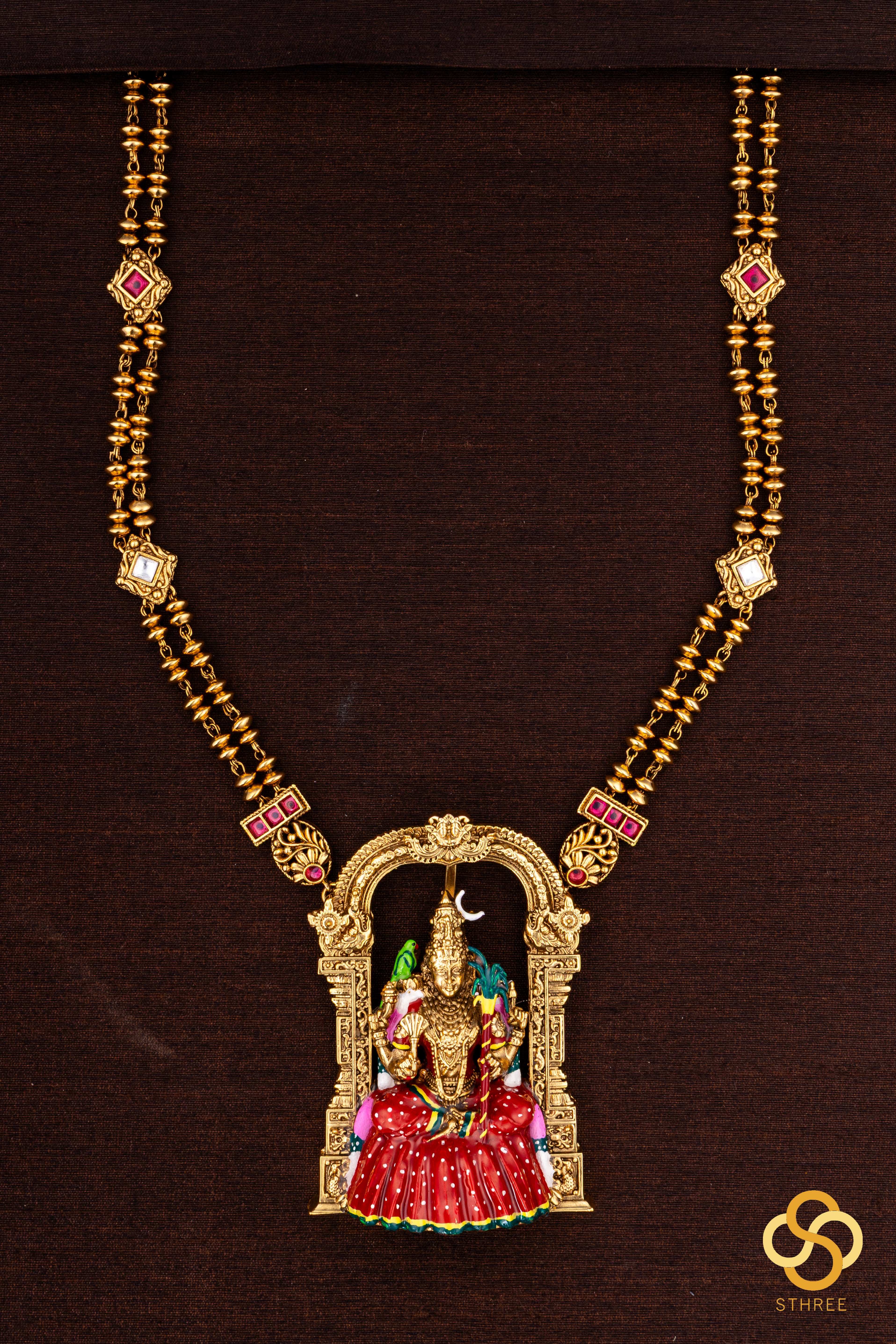 Kamakshi pendant in rettai-vari chain - Red