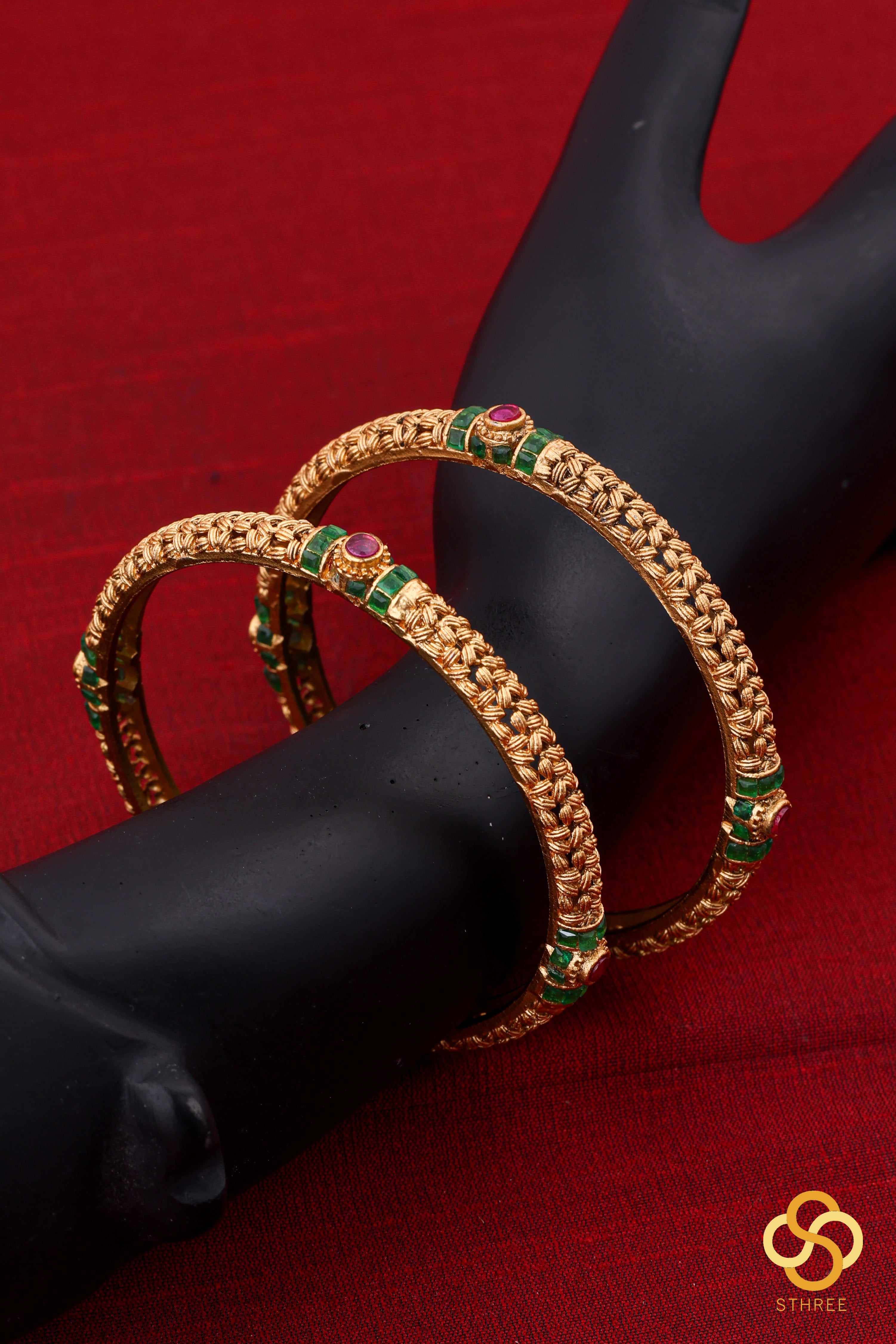 Antique finish,  Green kemp with Ruby red - Set of 2