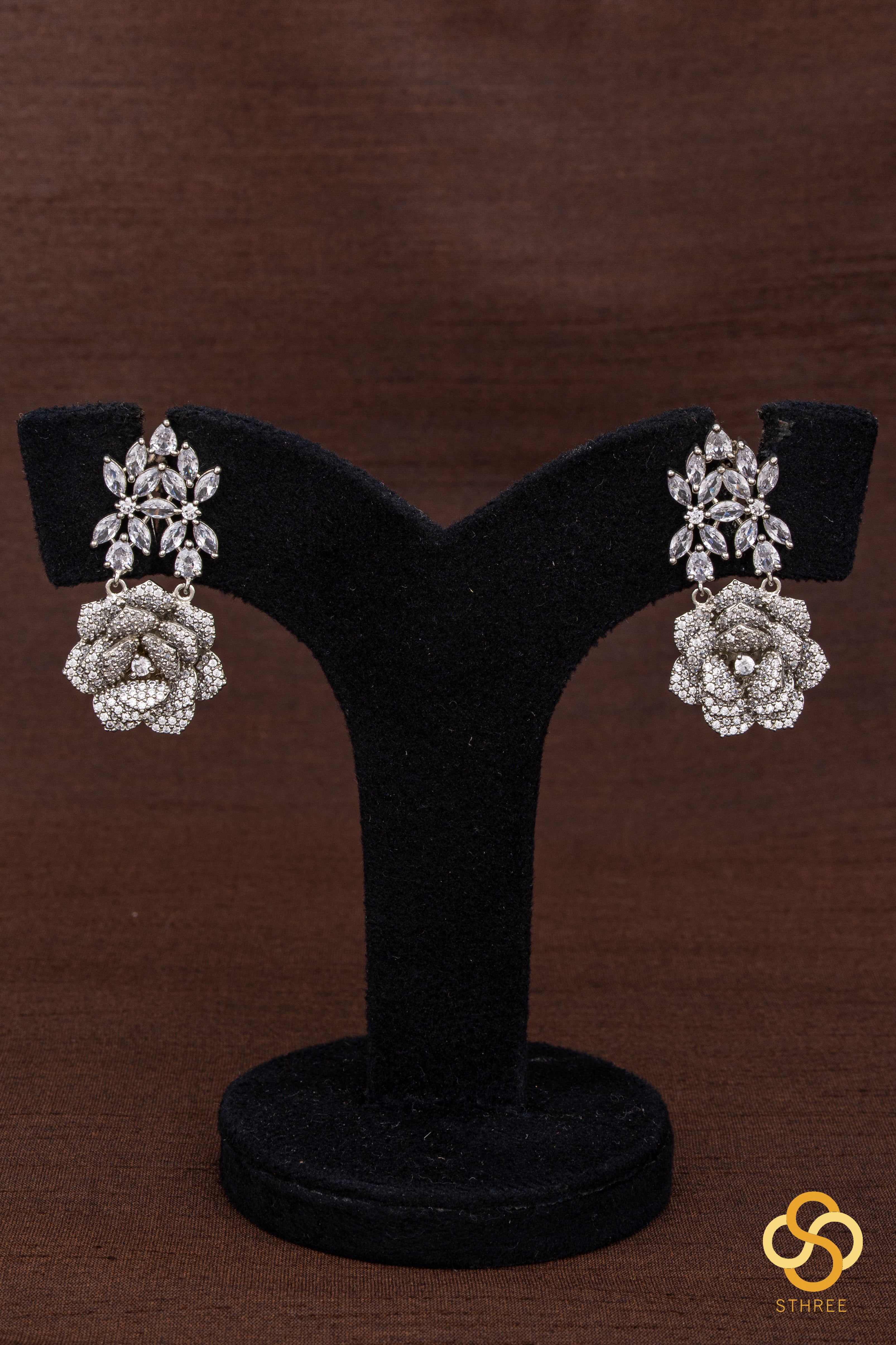 Diamond Pattern with Roses Neckpiece Set