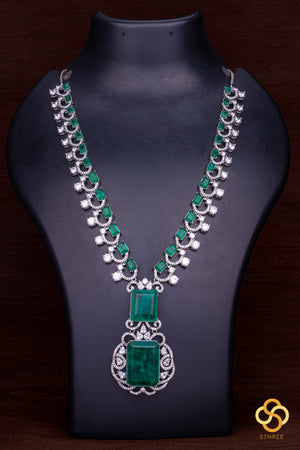 Replica of a Diamond and emerald necklace