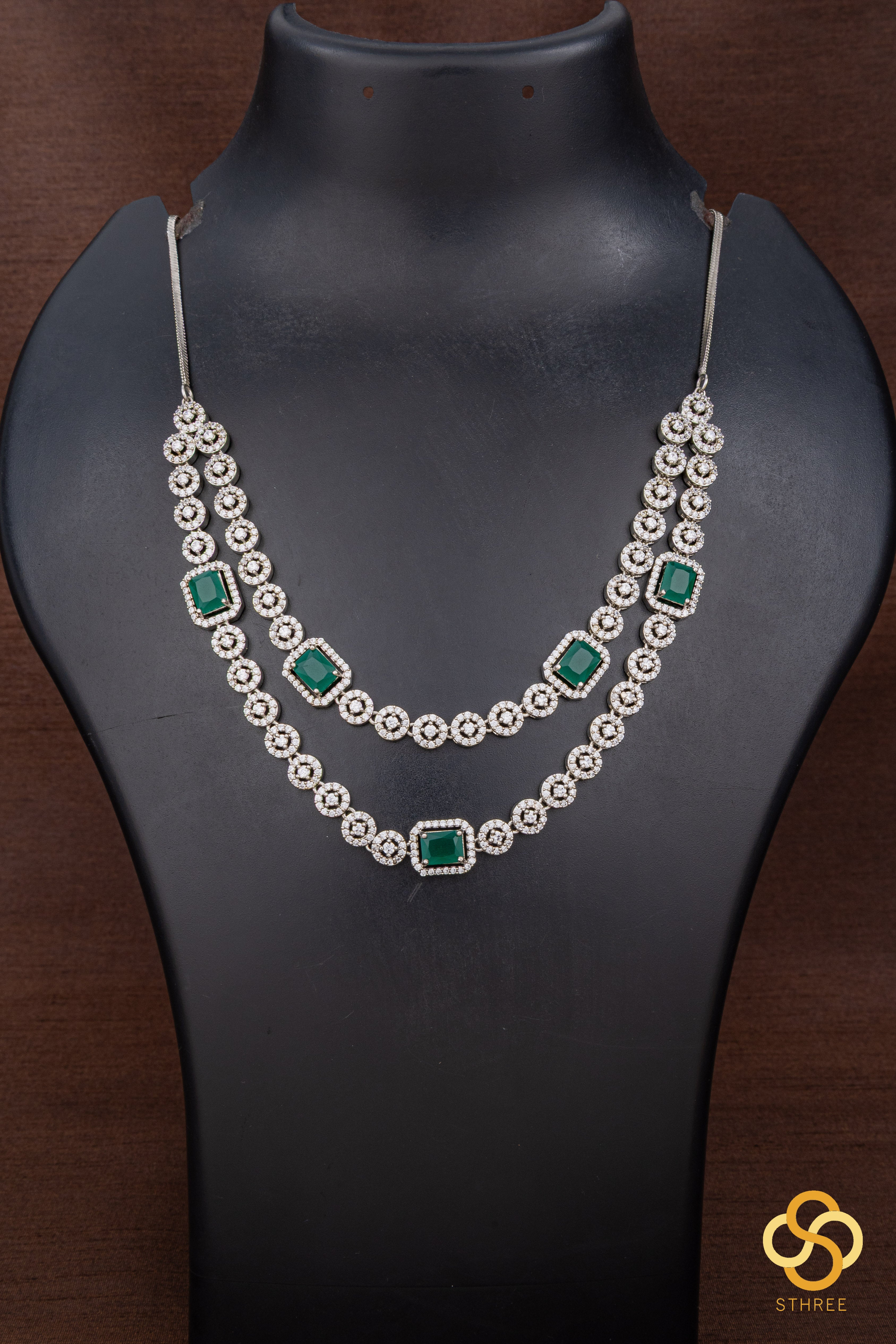 Diamond Pattern with Emerald Green Square Stone