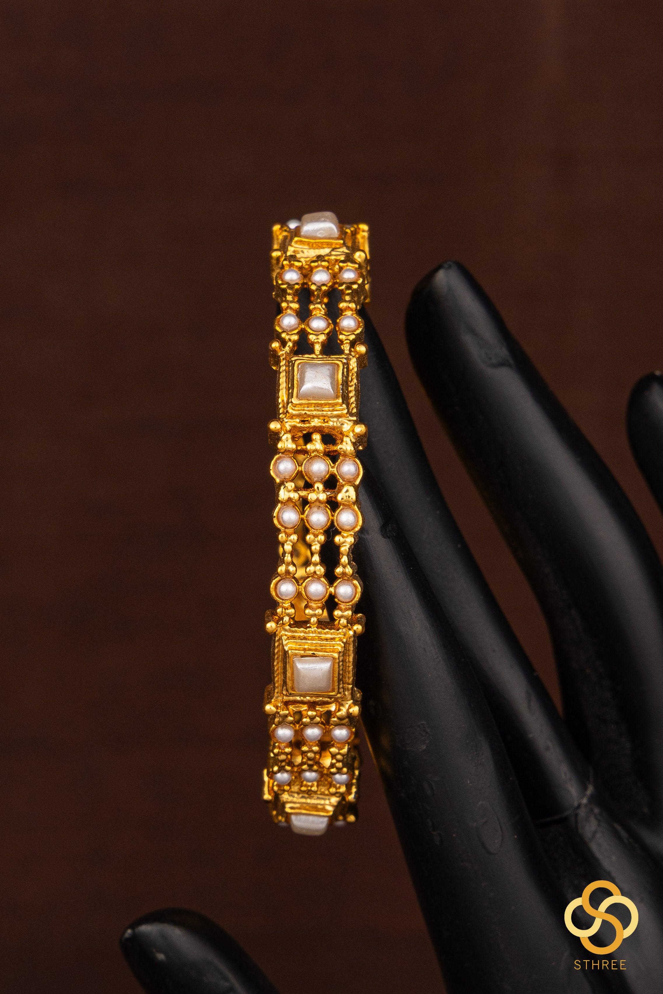 Antique finish, square pearls with pearls