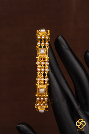 Antique finish, square pearls with pearls
