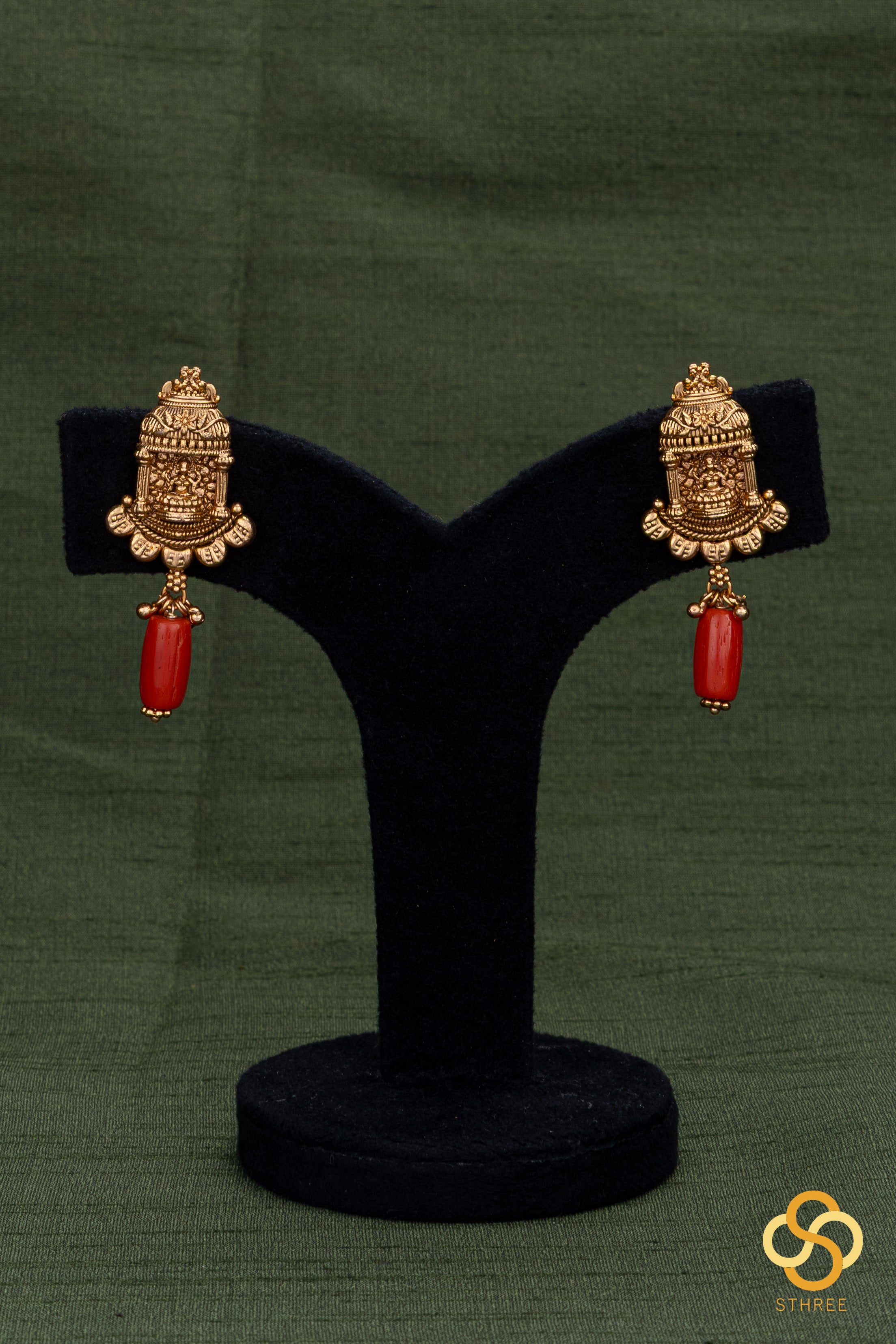 Lakshmi pendant with coral and gold ball set
