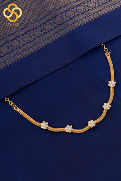 Aympon - The Classic Seven Stone Flower Choker
