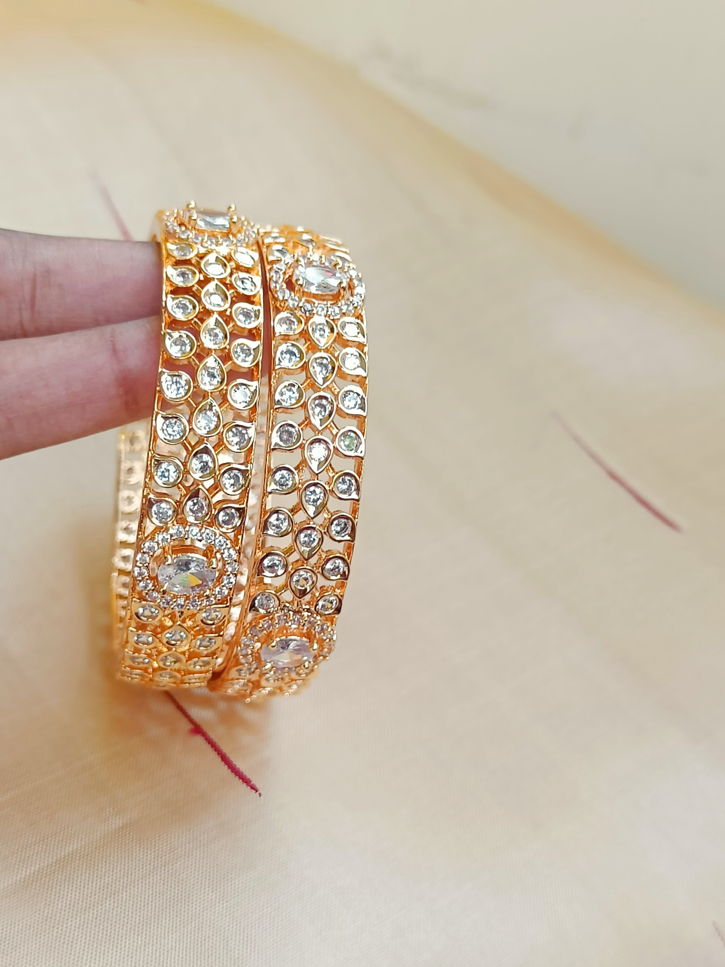 Leaf pattern with mogappu, zircon bangle