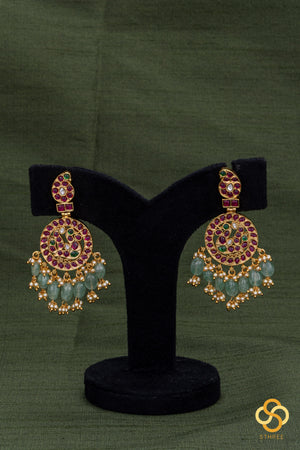 Jadau kundan with Mayil pendent Necklace  - Ruby red with green beads