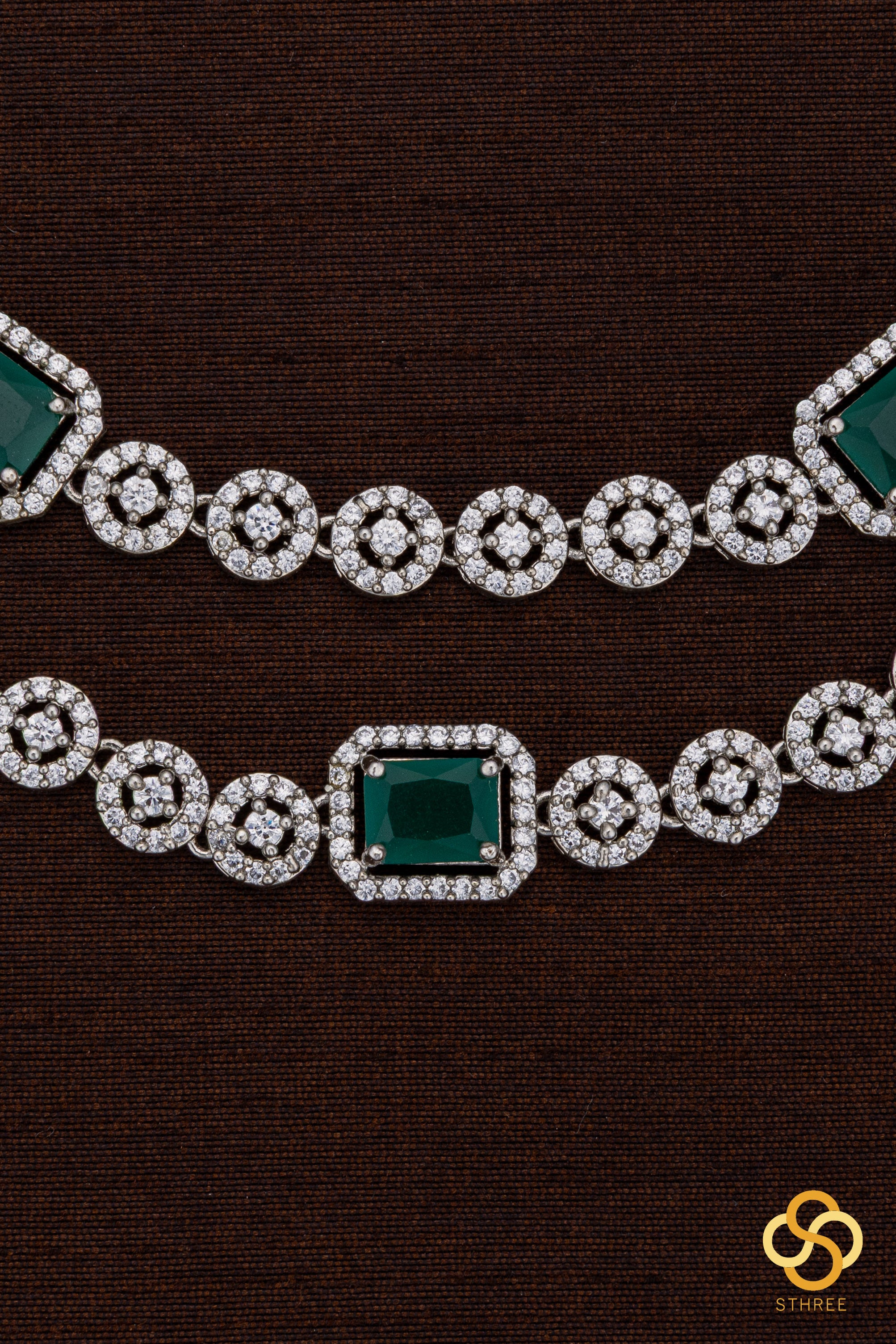 Diamond Pattern with Emerald Green Square Stone