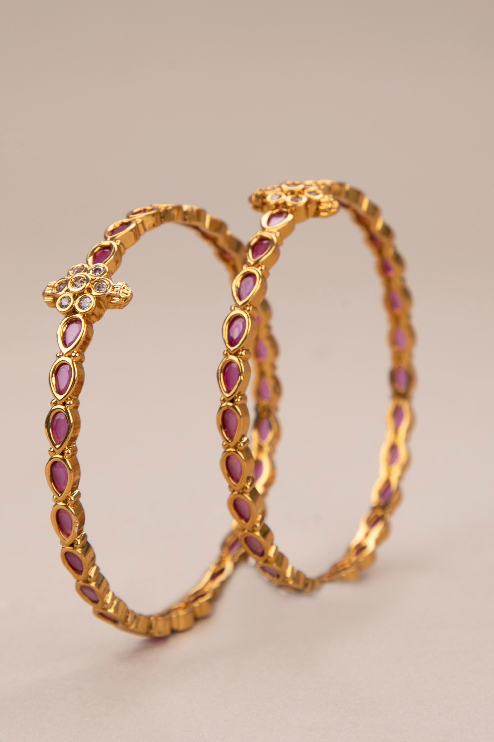 Slim kada with a diamond pattern mogappu - Kemp red