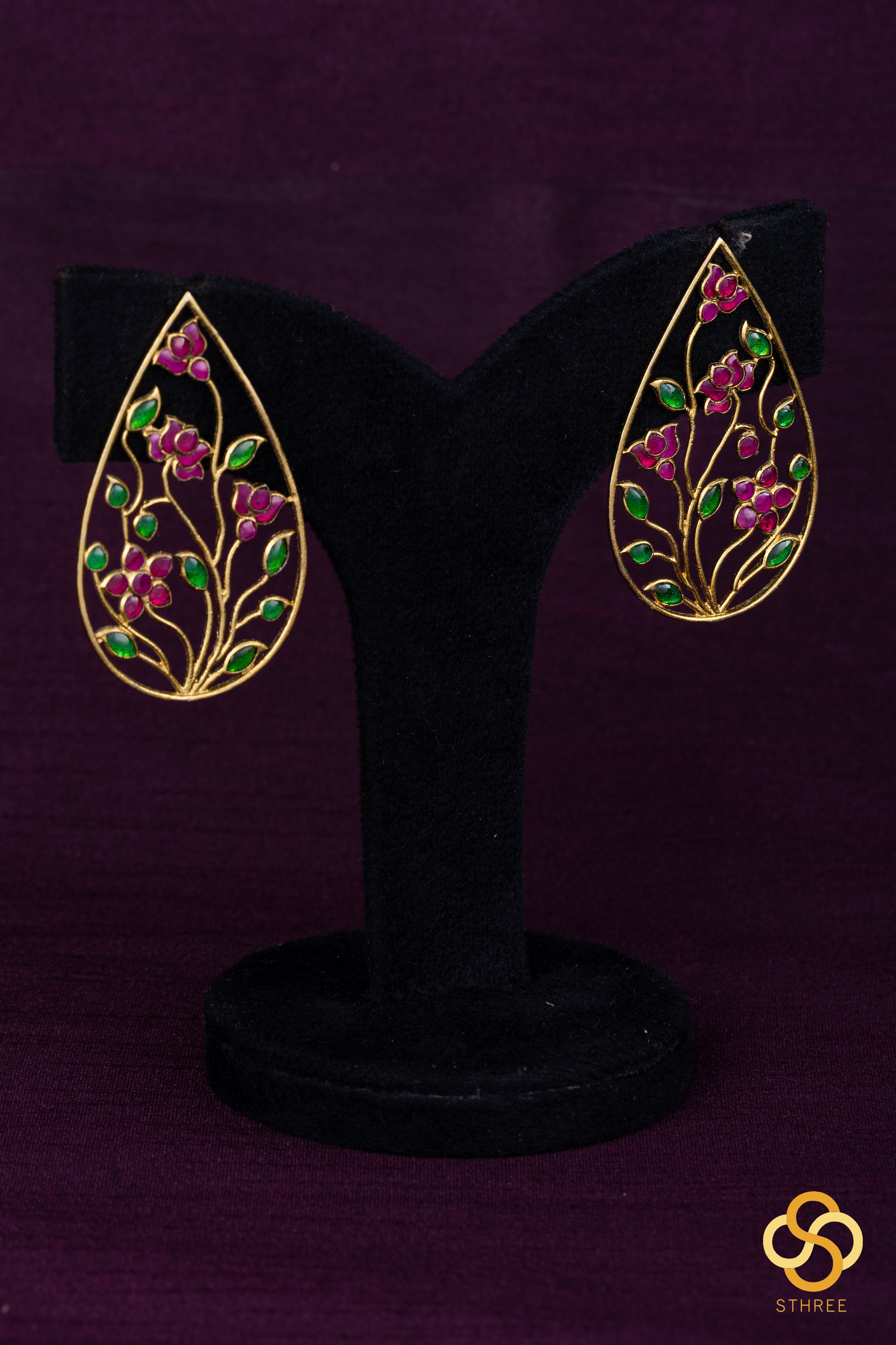 Jadau kundan earrings - Ruby red flowers with green