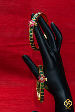 Antique Jadau Kundan Bangles - Emerald Green with Ruby Red Mogappu