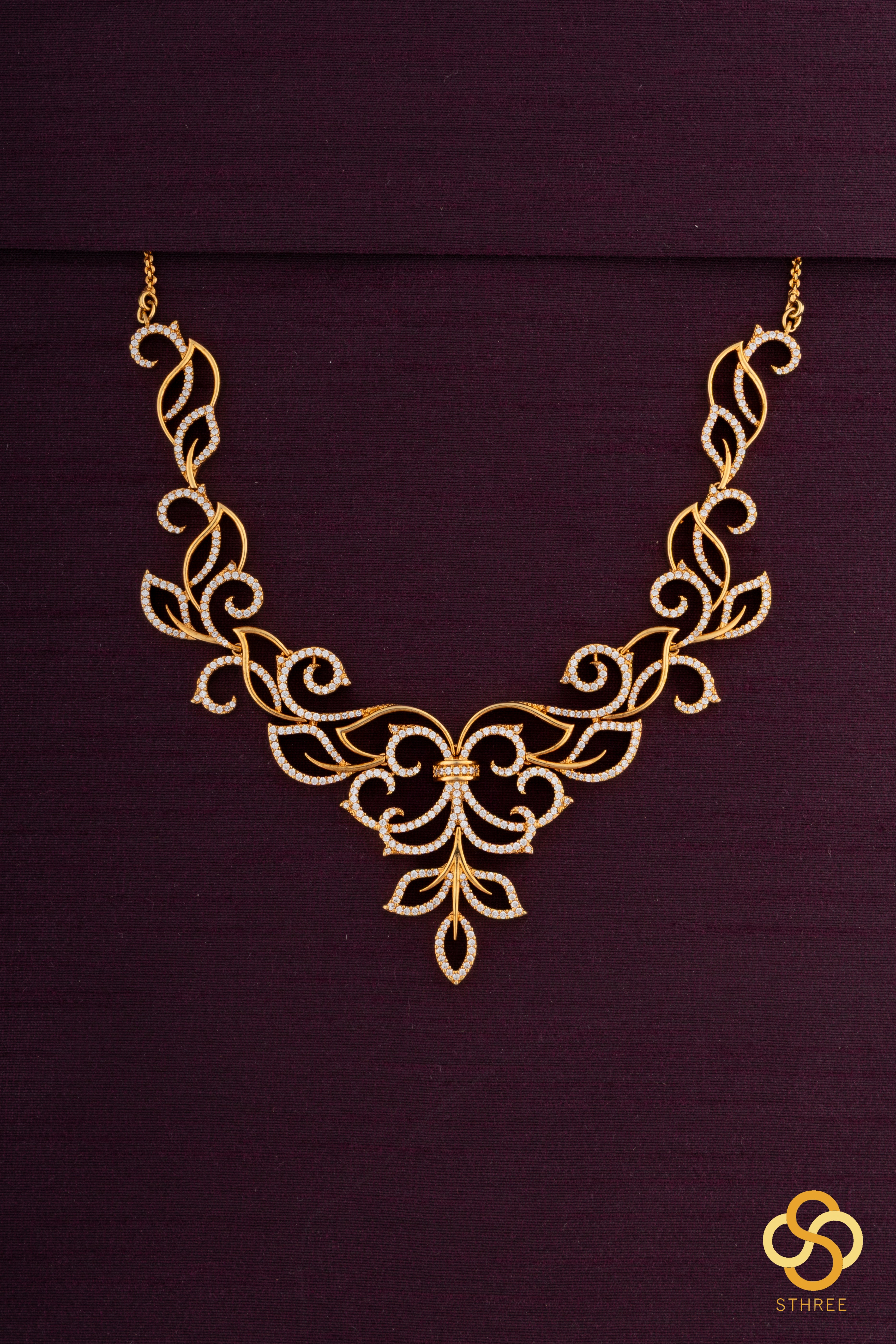 Diamond pattern floral neckpiece set