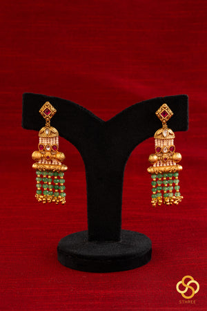 Pearls and green beads with kundan - Long necklace