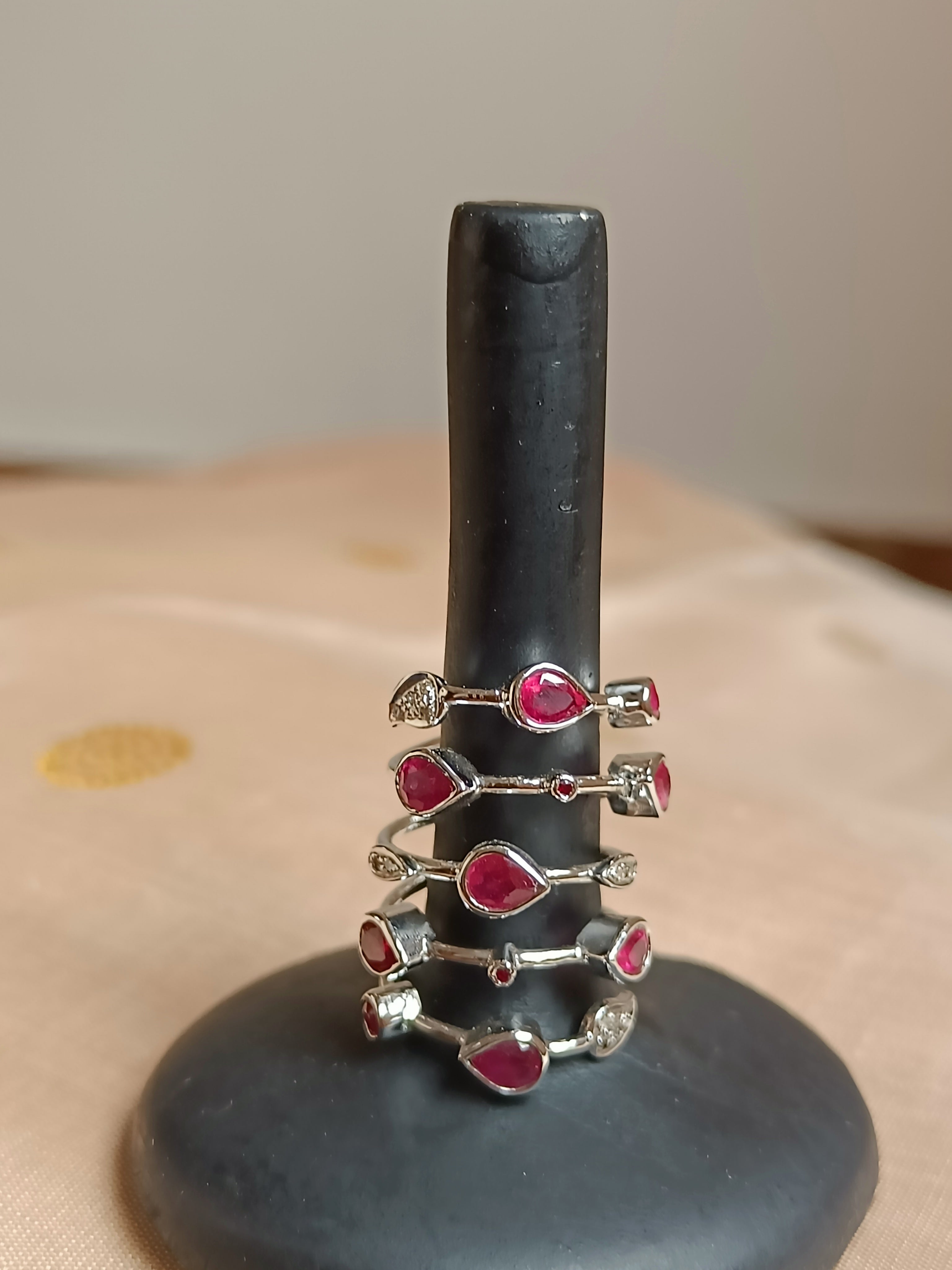 Spring ring - five lines, pure silver and rubies