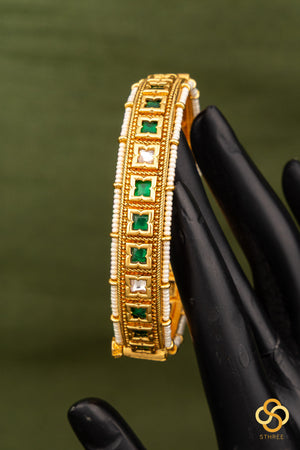 Emerald green with pearls kada  (openable pattern) - Set of 2
