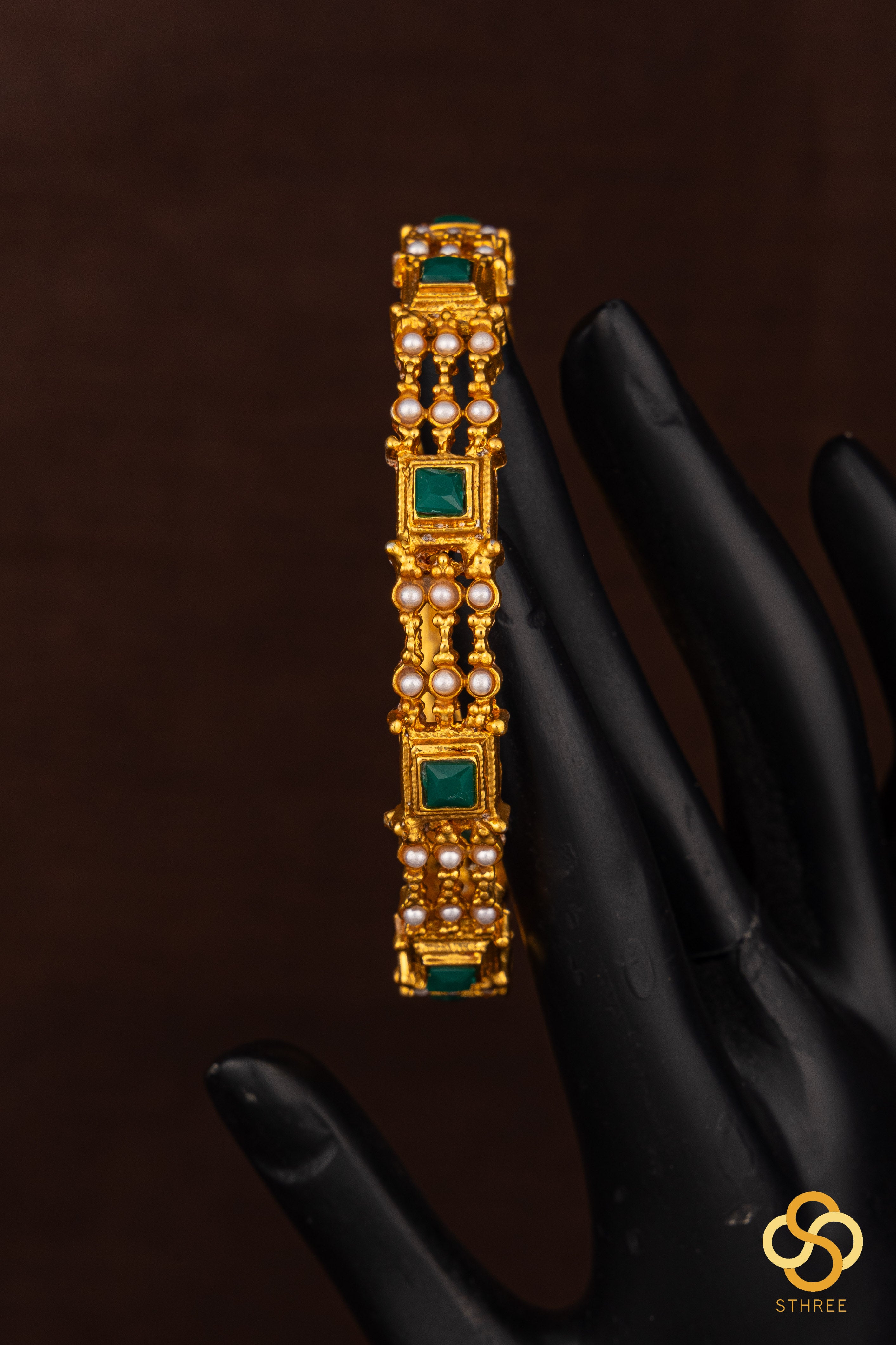 Antique finish, square Green kemp with pearls