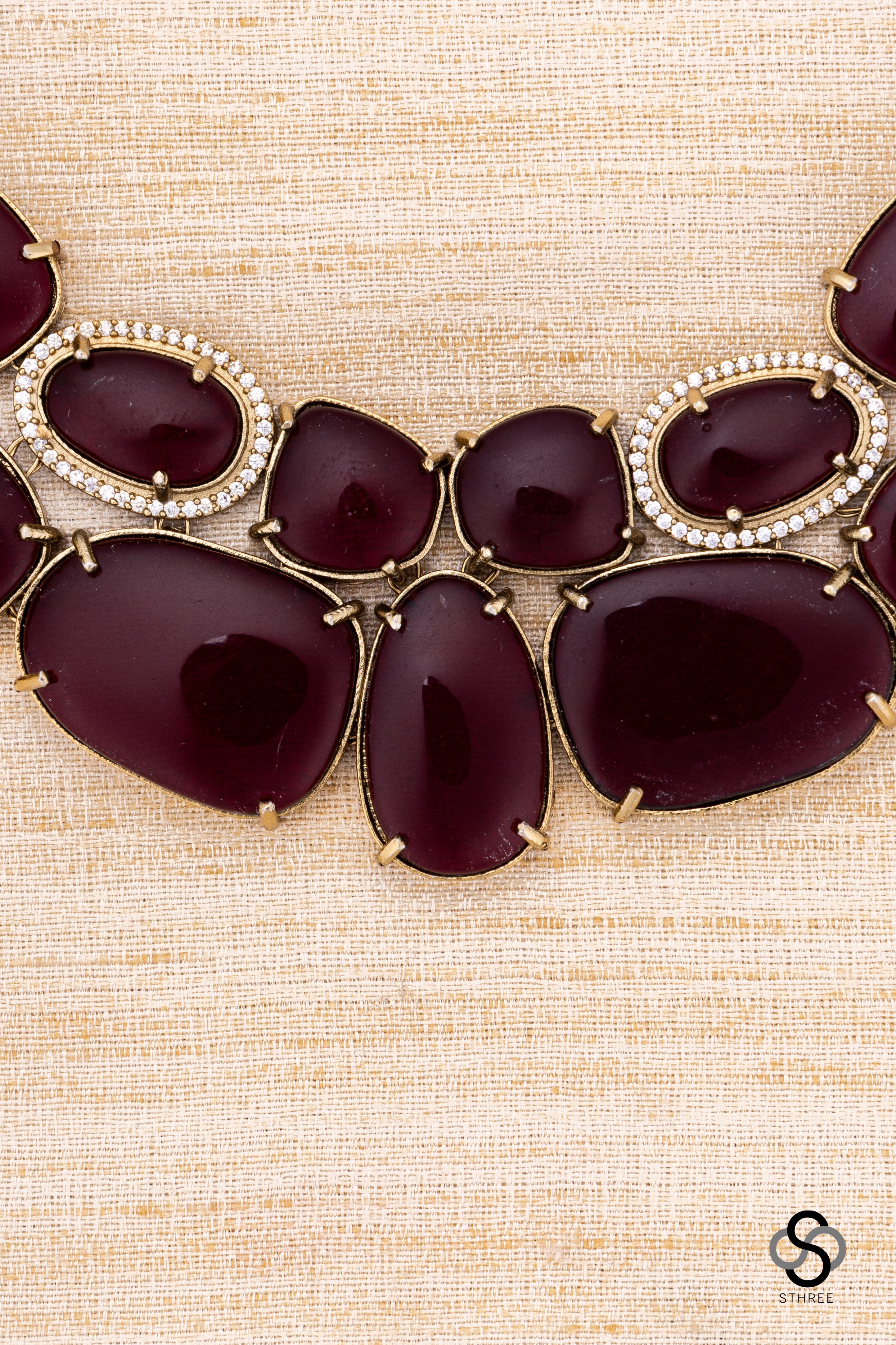 Maroon colour stone neckace