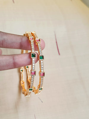 Diamond pattern with red and green squares