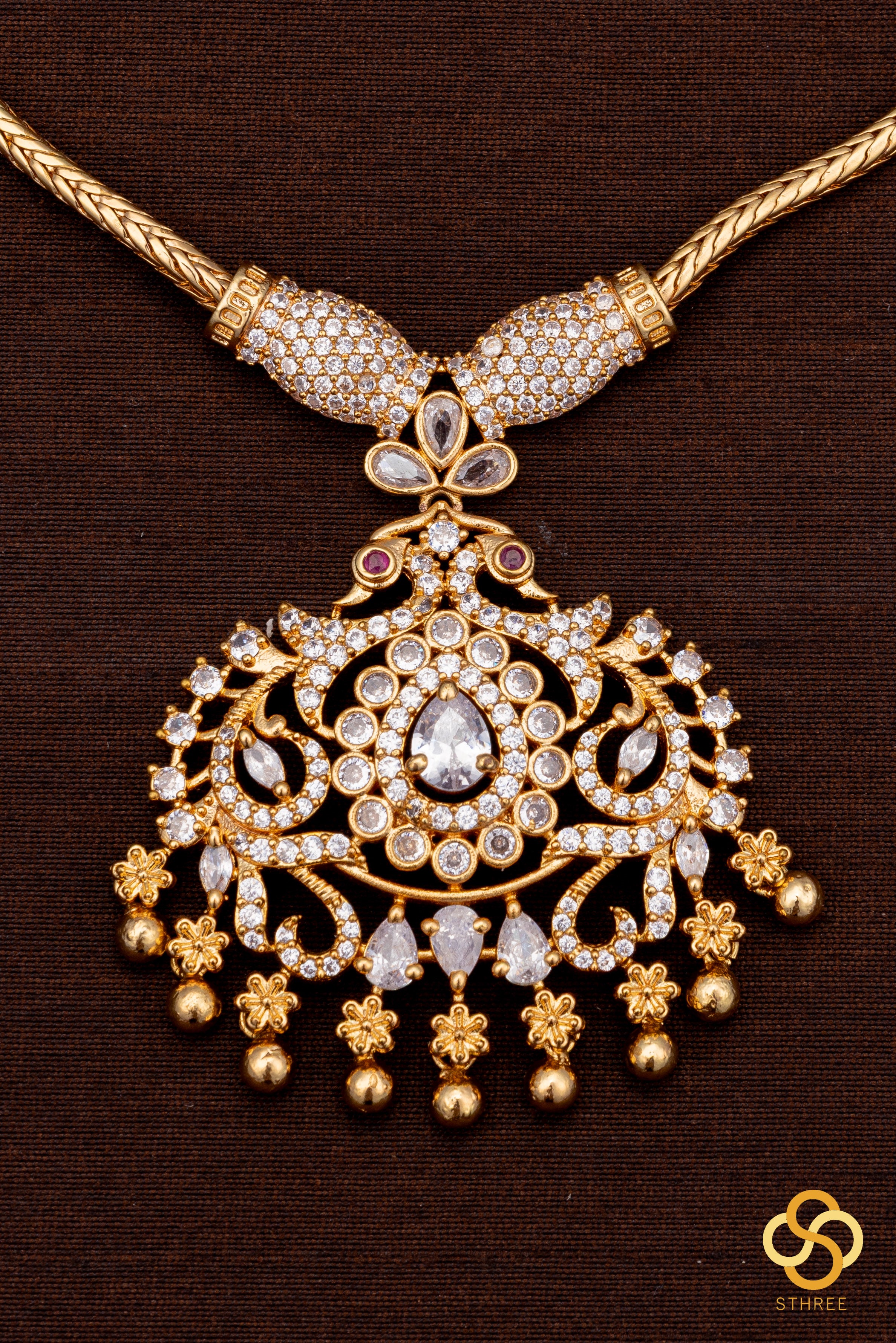 Long ettupidi chain with saradu