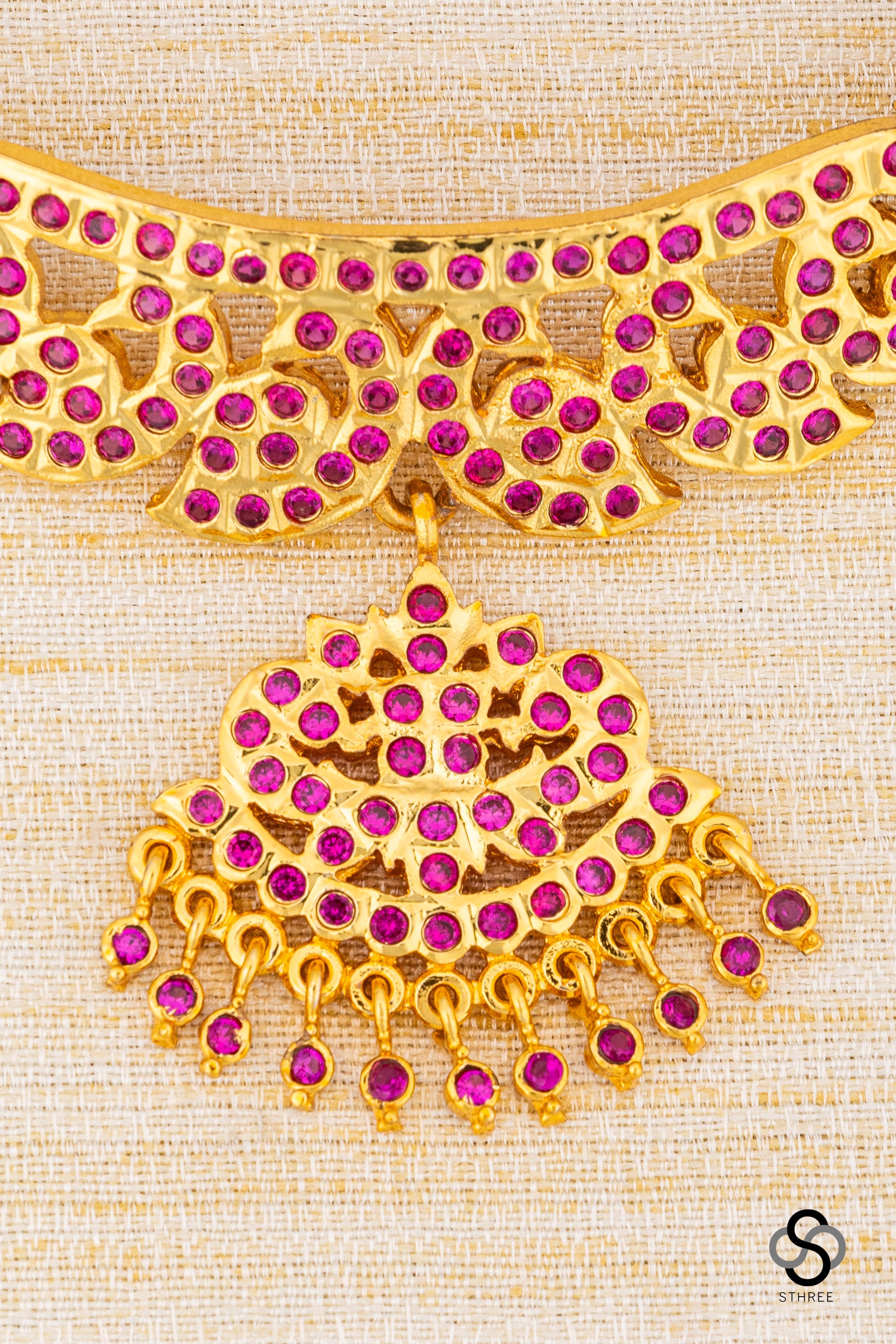 Aympon  Addigai - Ruby red