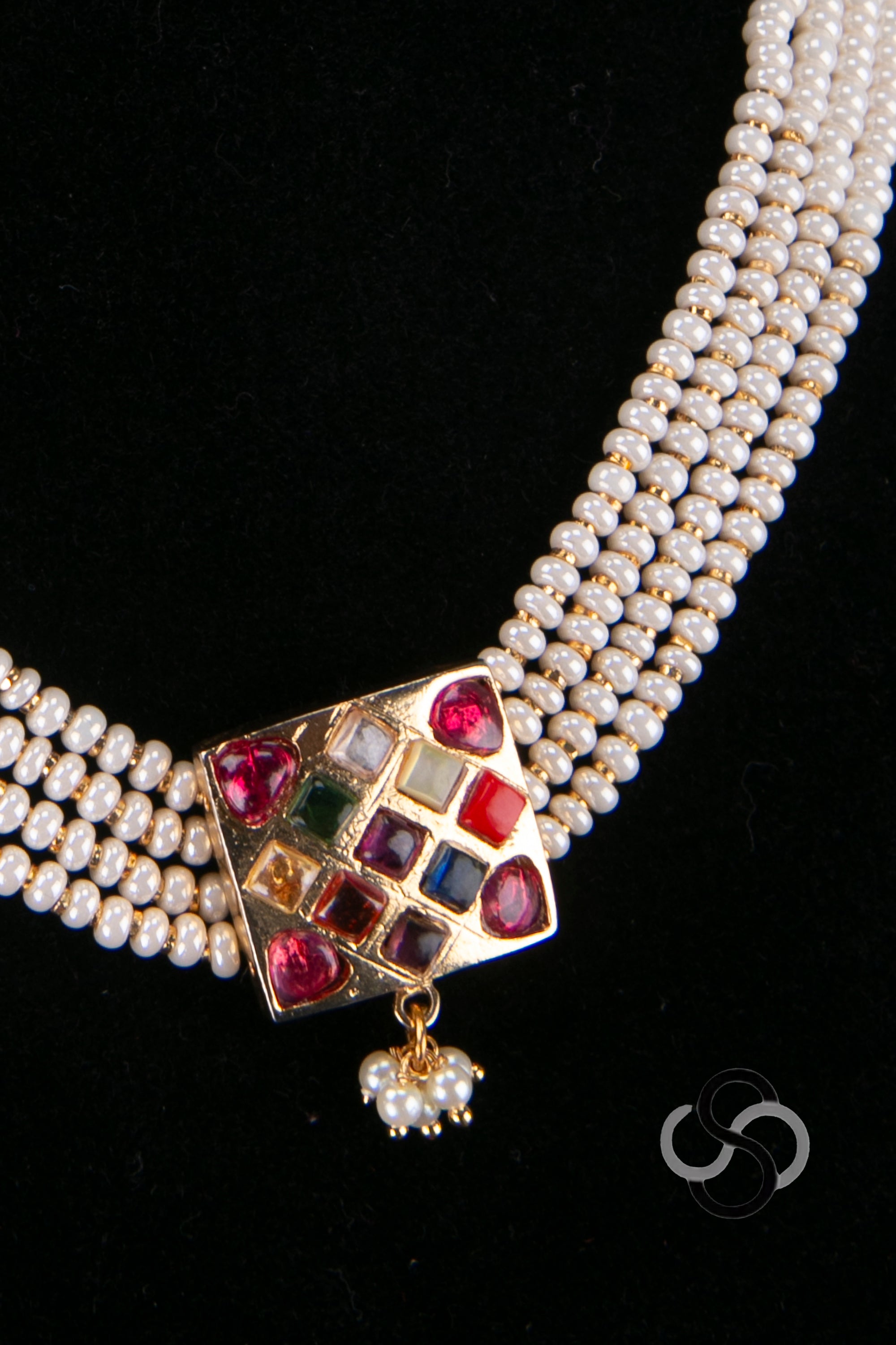 Pearl Choker with a Single Navarathna Pendant
