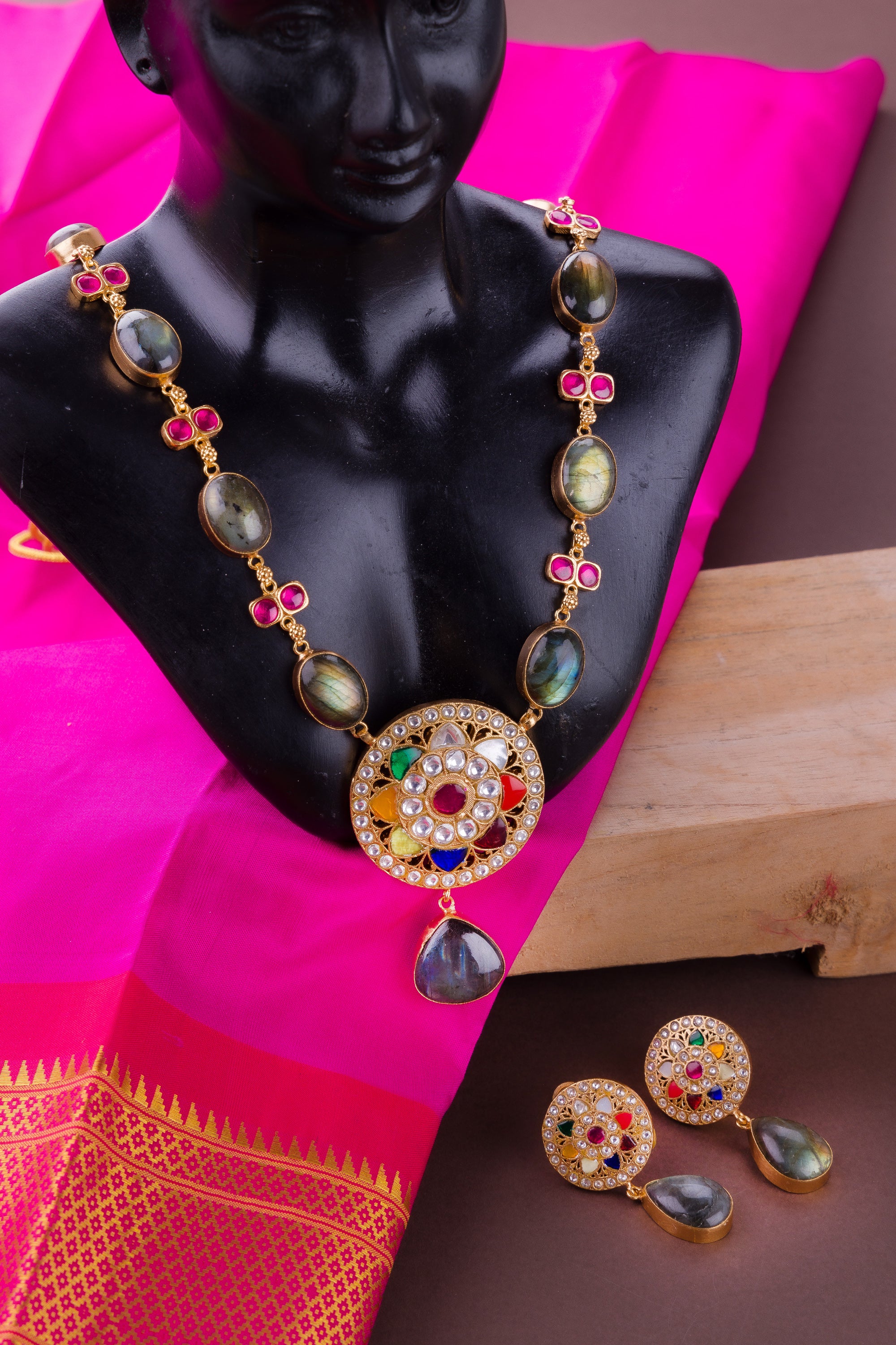 Labdorite Cabachon necklace set with Navarathna Pendant