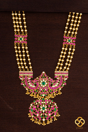 Makarakanthi pendant in four lines - Ruby red