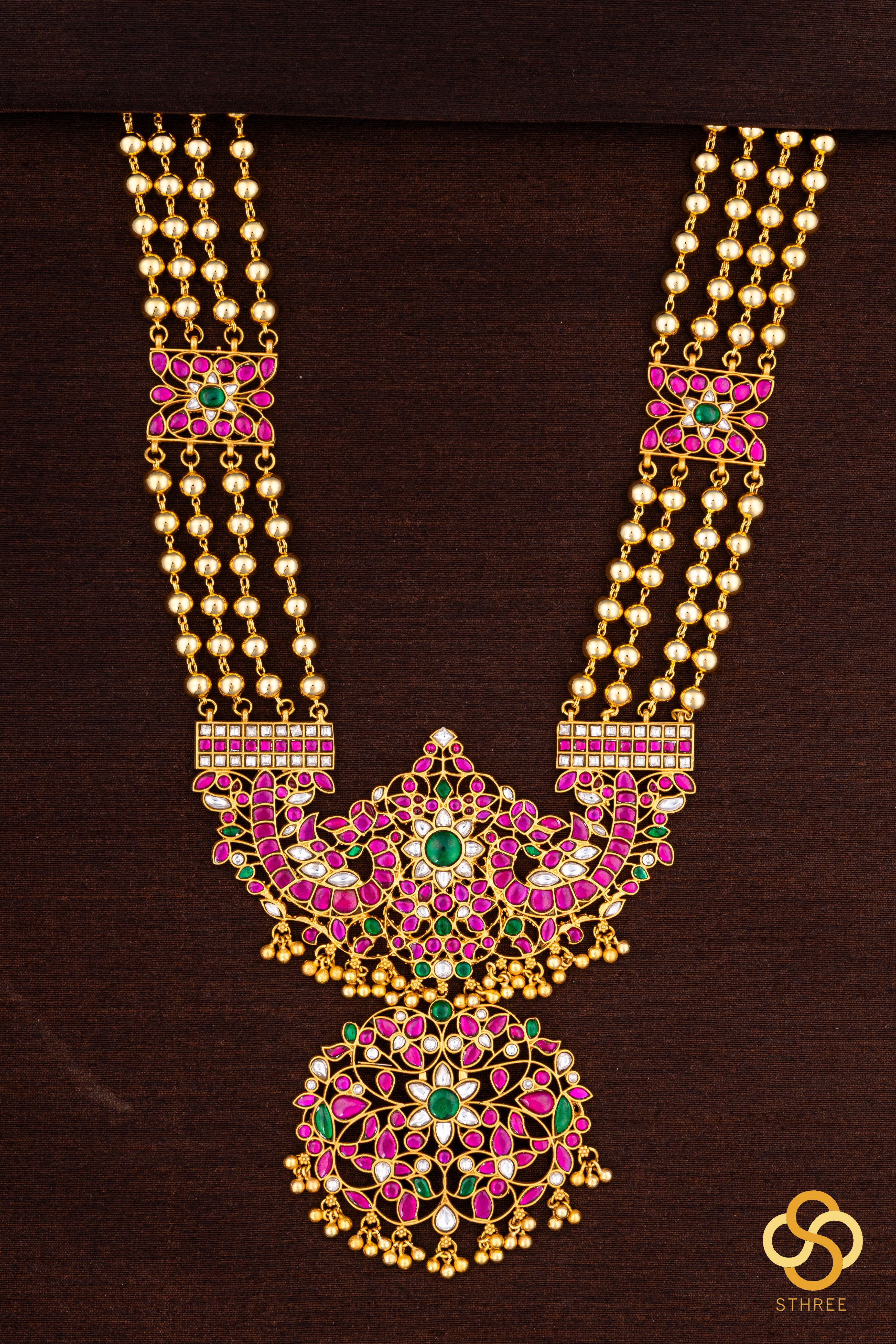 Makarakanthi pendant in four lines - Ruby red