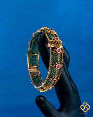 Antique pattern Kada - Green  colour beads
