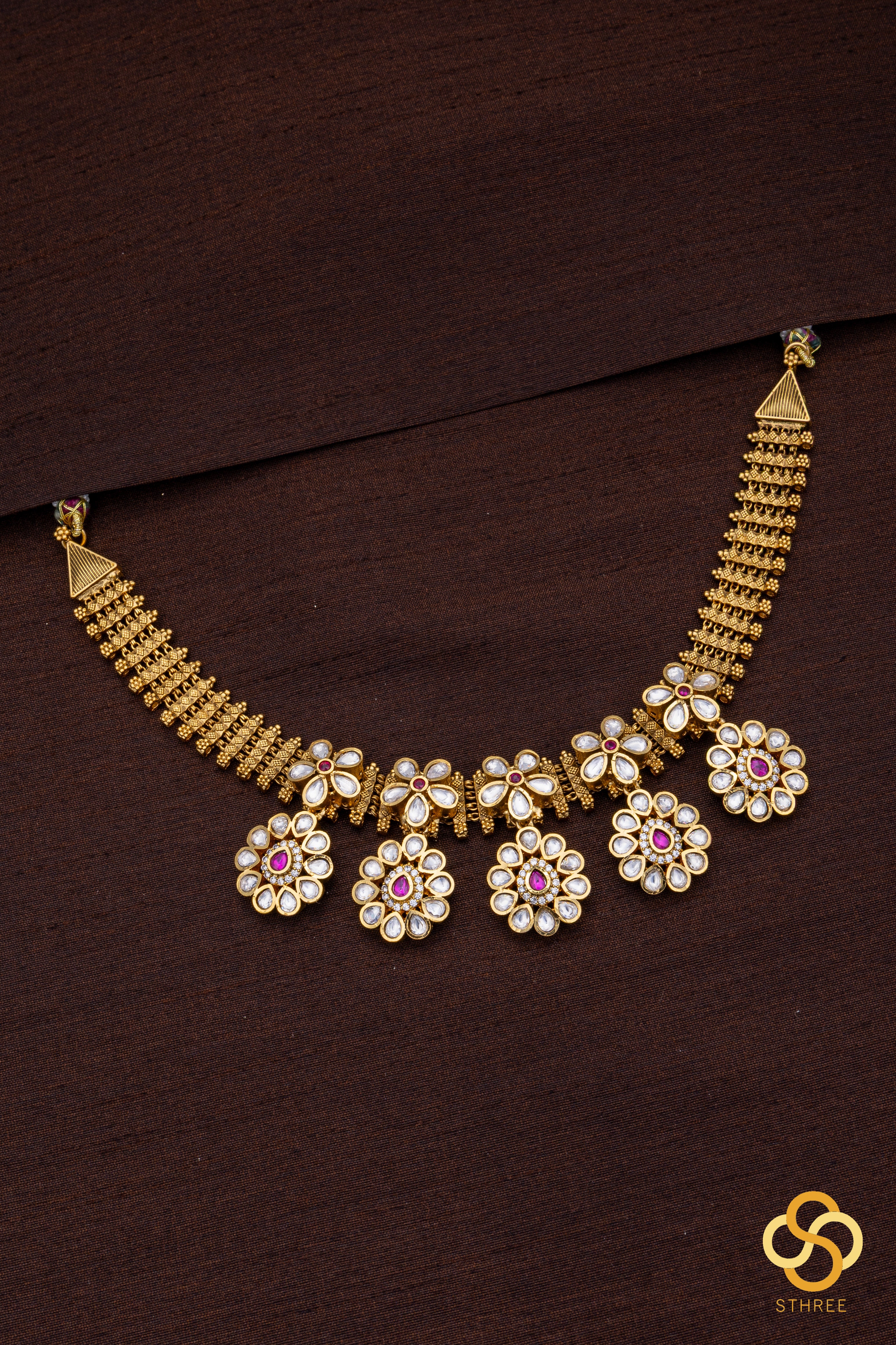 Rajwadi choker with white kundan