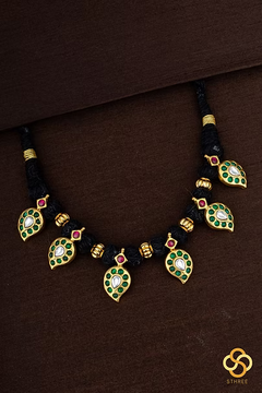 Black thread with mangai set - Emerald green