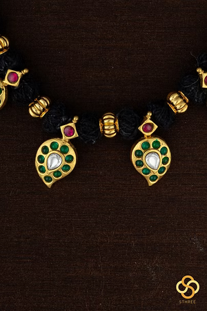 Black thread with mangai set - Emerald green