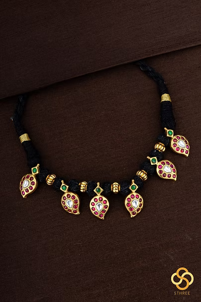 Black thread with mangai set - Ruby red