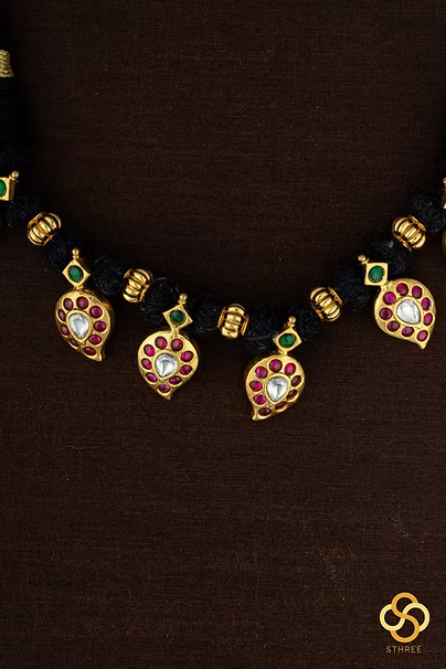Black thread with mangai set - Ruby red