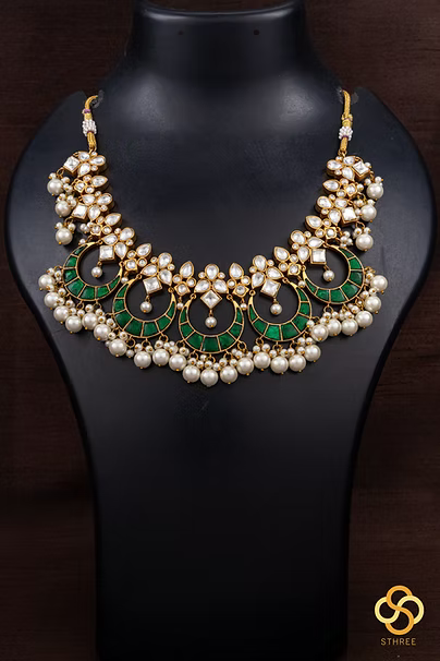 Chandbali Pendant with pearls - Emerald green