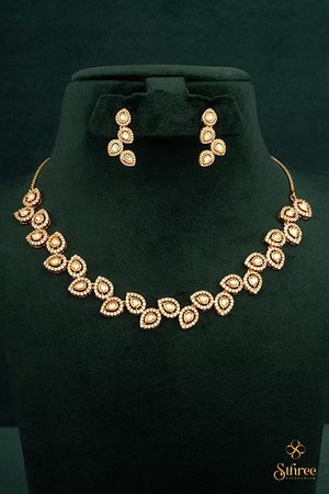 Diamond Pattern Neckpiece