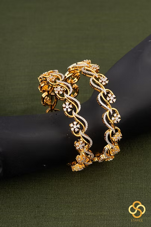Diamond pattern flower bangles - Set of 2