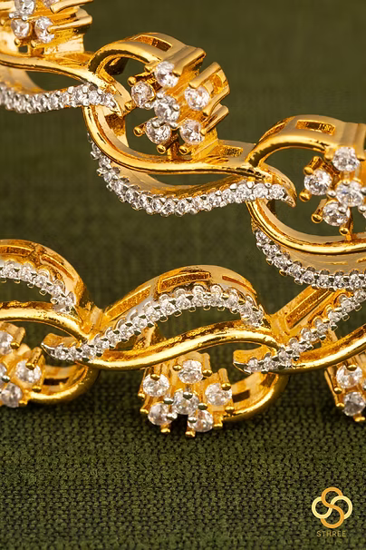 Diamond pattern flower bangles - Set of 2