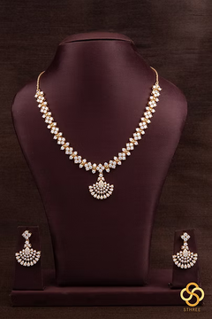 Diamond pattern necklace set