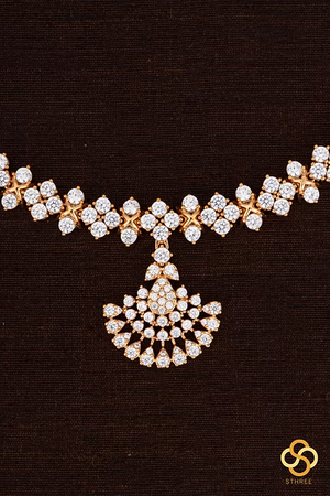 Diamond pattern necklace set