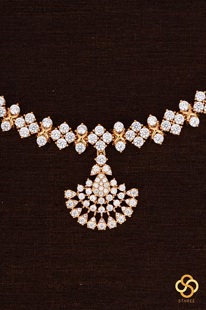 Diamond pattern necklace set