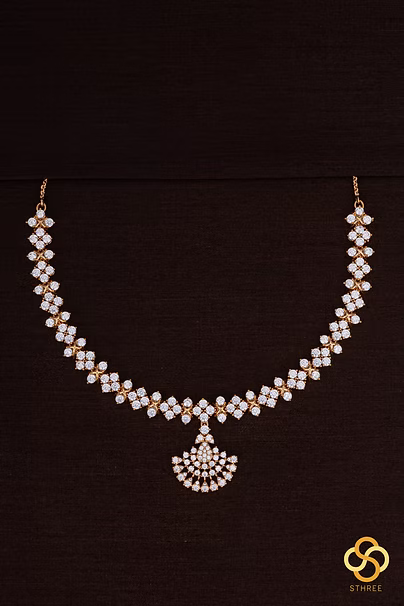 Diamond pattern necklace set