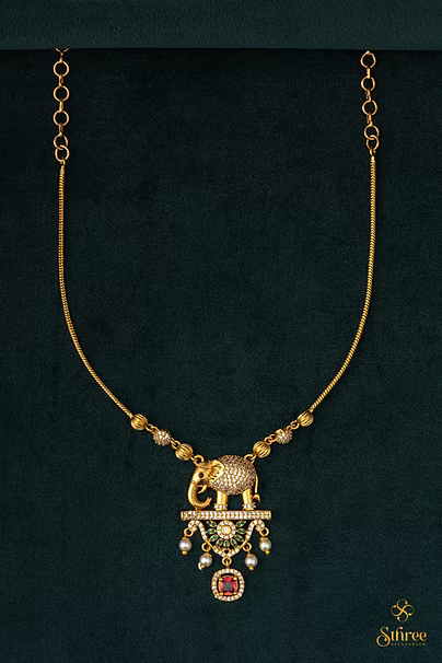 Elephant pendant short chain - Green