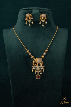 Elephant pendant short chain - Green