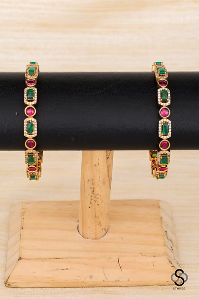 Emerald green and Red  - Diamond pattern bangle